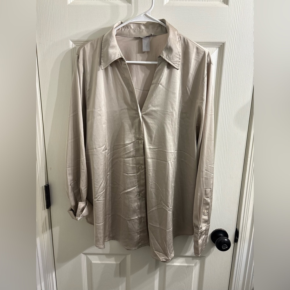 H&M Satin Button-Up Blouse in Light Beige